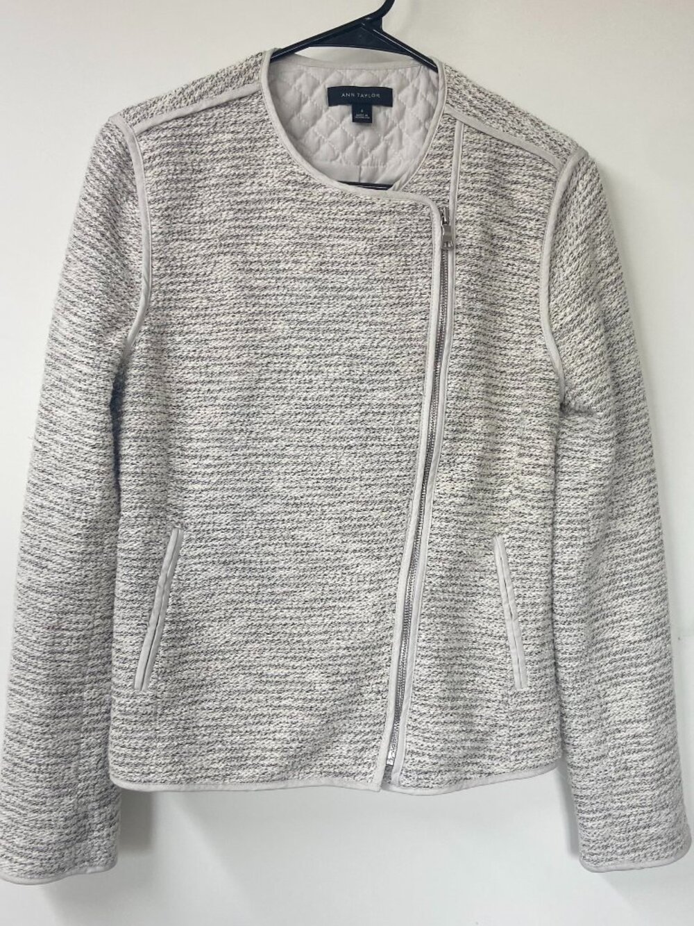 Ann Taylor Women's Cream Color Long Sleeve Full Zip Sweater Size 8
